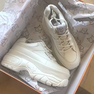 NAKED WOLFE PLATFORM SPORTY WHITE SNEAKERS SZ 7.5 US / 37 EU